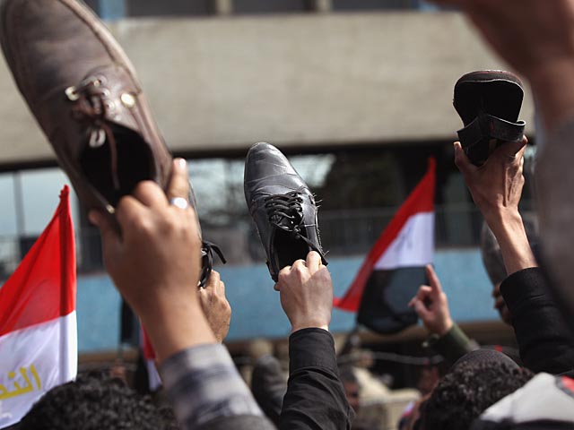 Беспорядки в Каире: сторонники Мурси оттеснили оппозицию от дворца президента