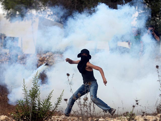 В районе Хеврона палестинцы забросали камнями израильские машины