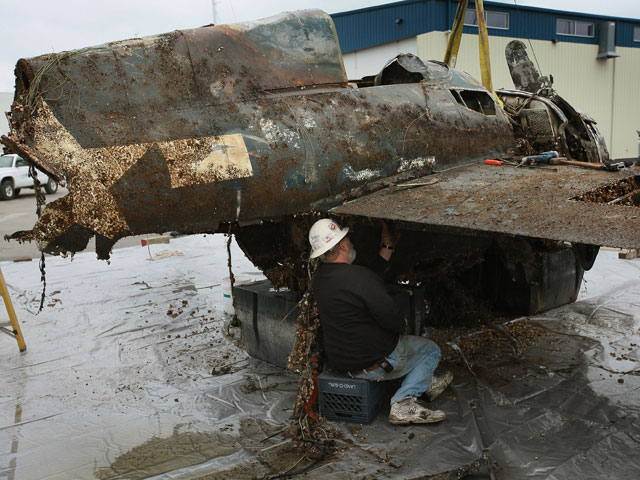 FM-2 Wildcat, поднятый со дна озера Мичиган. 7 декабря 2012 года