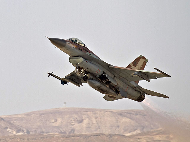 Четверка F-16 едва не столкнулась с парапланеристом над Бейт-Джаном