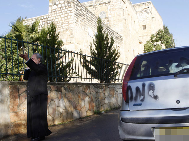 Последствия действий вандалов в иерусалимском монастыре Креста. 12 декабря 2012 года
