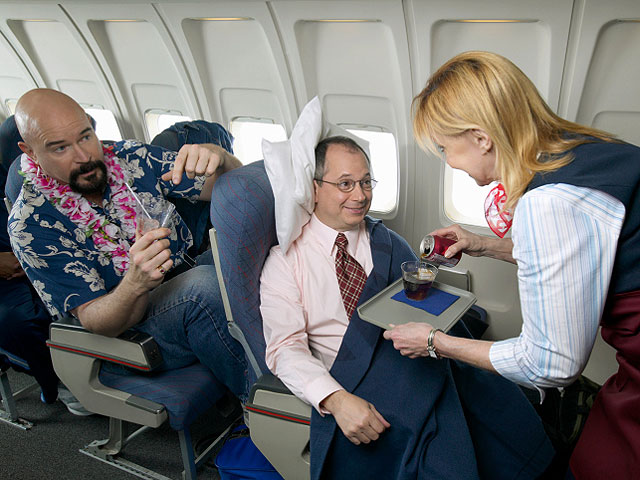 Стюардессы Cathay Pacific прекратят улыбаться пассажирам 