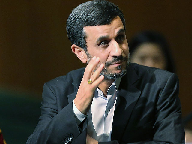 Ахмадинеджад призвал Корпуса стражей спасти экономику и осудил олигархов