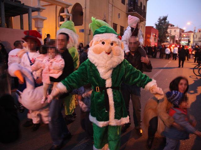 Во время рождественского парада в Яффо. 5 января 2012 года