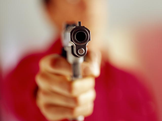 Вооруженные преступники ограбили женщин, вышедших из ювелирного магазина в Бат-Яме