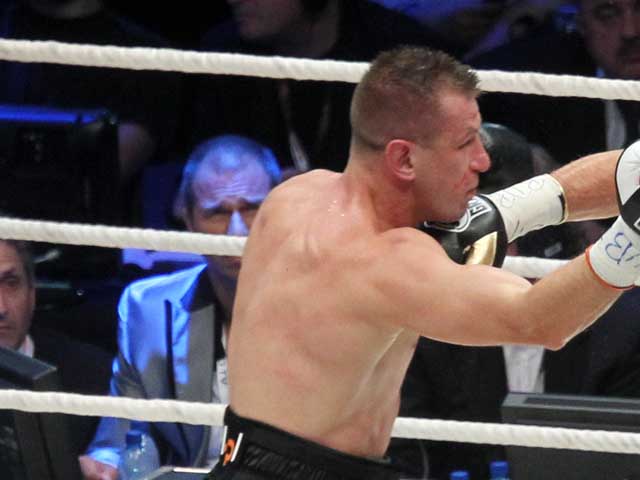 Бокс: в Вифлееме Томаш Адамек победил Стива Каннингема