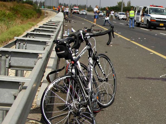Грузовик переехал велосипедиста в Ришон ле-Ционе и скрылся с места происшествия