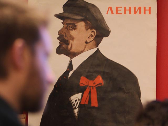 Поляки против "красного террора": Ленину не позволят рекламировать сотовую связь