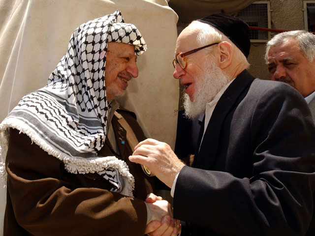 Представитель "Нетурей Карта" и Ясир Арафат. Рамалла, 2003-й год