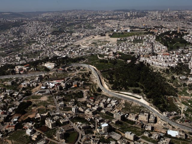 Разделительная стена в Иерусалиме
