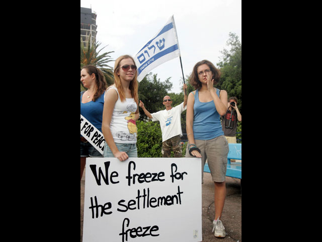 Активисты "Шалом Ахшав" протестуют против строительства в еврейских поселениях