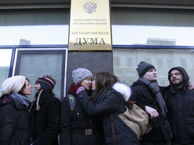 ЛГБТ-активисты около Госдумы в Москве. 22 января 2013 года