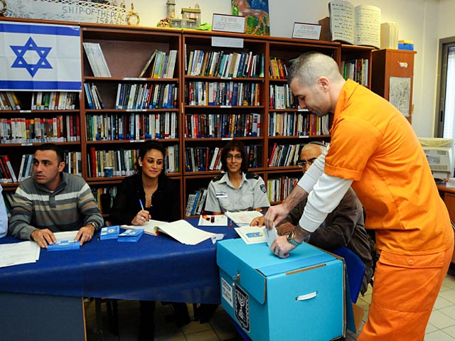 До 16:00 проголосовали 63% заключенных