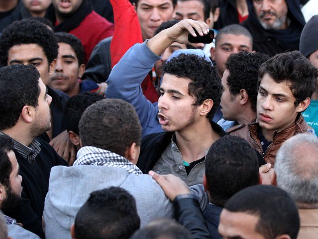 В акции протеста против смертного приговора 21 египтянину погибли 30 человек