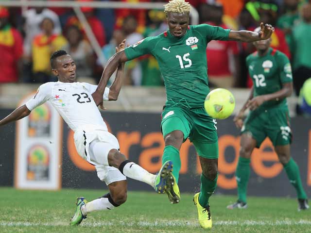 Защитник "Апоэля" получил травму. Несмотря на помощь тунисского судьи, Гана в финал нет попала