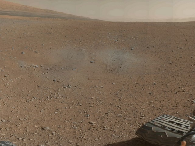 Марсоход Curiosity впервые взял пробу твердой породы грунта Красной планеты