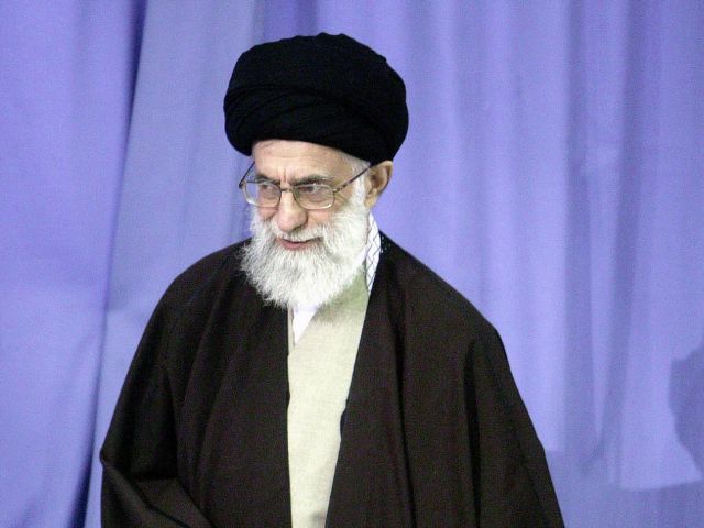 Хаменеи: "Мы не хотим создавать ядерное оружие, но если захотим - нас не остановят"