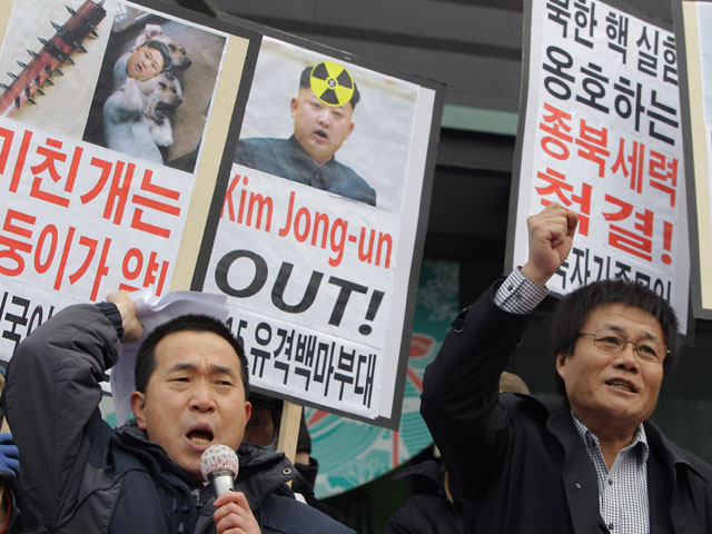 Акция протеста в Сеуле после ядерных испытаний в КНДР 12 февраля 2013 года