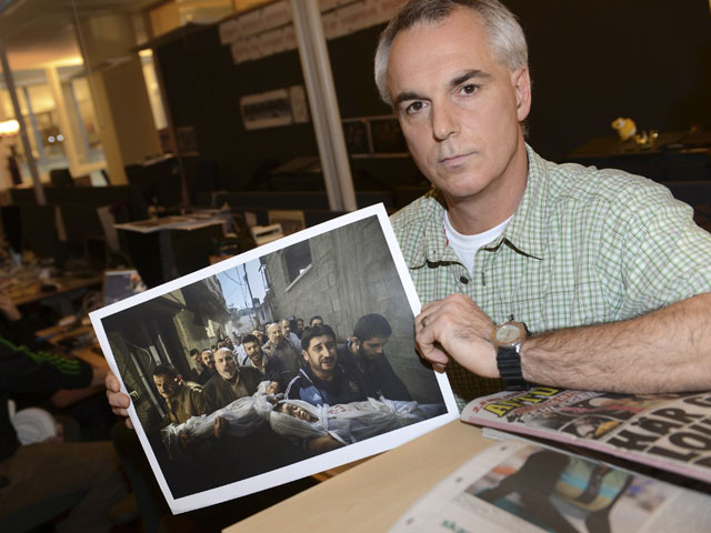 Пол Хансен (Швеция) и его фотография, получившая первый приз World Press Photo 2012