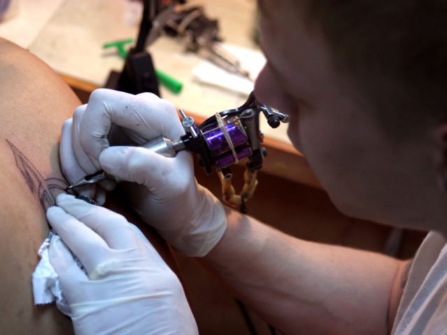 "Самую худшую татуировку в мире" исправили: художника растрогала трагедия
