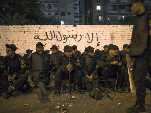 Беспорядки в Александрии: толпа разгромила здание суда