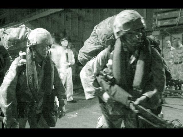 Бойцы SAS перед высадкой в Ираке. Март 2003 года
