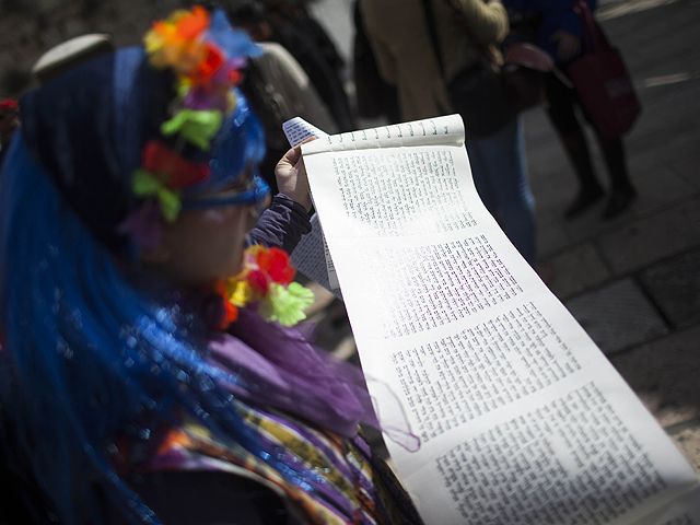 Полиция не стала задерживать "Женщин Стены", приняв талиты за карнавальные костюмы