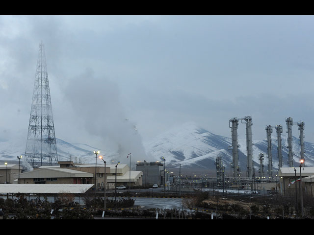 Промзона в Араке. Январь 2011 года (можно заметить облако пара, которое, очевидно, не свидетельствовало об активизации реактора)