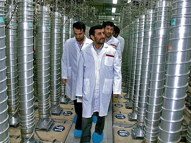 Президент Ирана Махмуд Ахмадинеджад на ядерном объекте