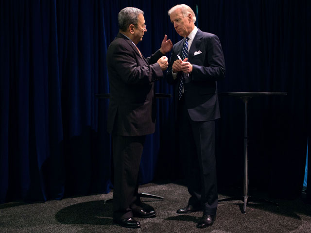 Эхуд Барак и Джо Байден за сценой конференции AIPAC. Вашингтон, 4 марта 2013 года