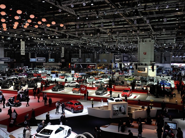 В выставочном центре Palexpo в Женеве проходит 83-й Международный автосалон