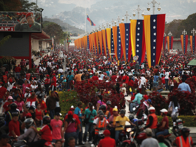 Миллионы венесуэльцев пришли проститься с Уго Чавесом