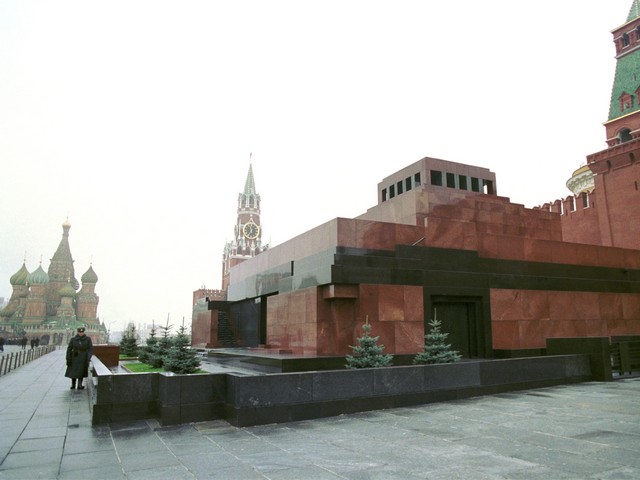Пьяный дебошир Горбачев избил офицера охраны мавзолея Ленина
