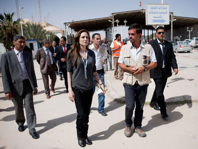 Анджелина Джоли в Тунисе. 2011 год