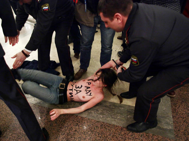 Владимир Путин не впервые становится мишенью атак FEMEN