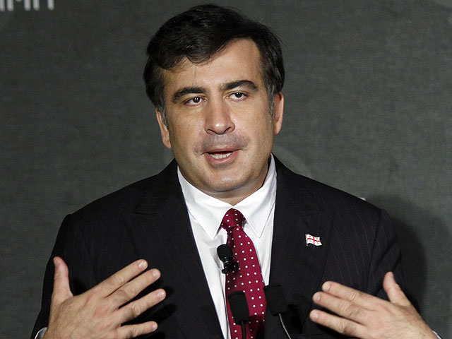 Михаил Саакашвили сломал плечо во время визита в Стамбул