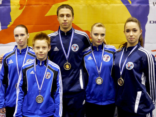 На фото обладатели золотых медалей: Рони Бен Дом, Арье Шварц, Дан Гутерман, Анастасия Кирилюк и Тамар Оханов
