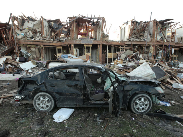 После взрыва в городе Вест. 18 апреля 2013 года