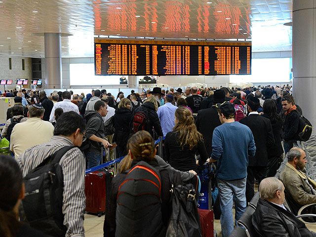 Пассажиры отмененного рейса на Пекин рады забастовке авиакомпаний