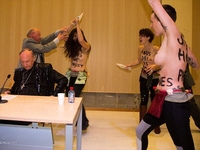 Секстремистки FEMEN атаковали архиепископа Леонарда