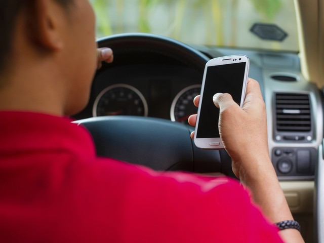 Голосовой набор SMS-сообщений за рулем оказался не менее опасным, чем ручной