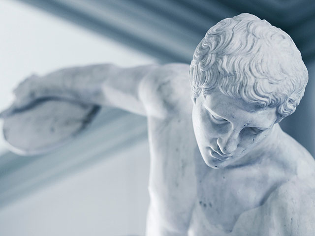 Катар отказался выставлять "нескромные" статуи античных олимпийцев