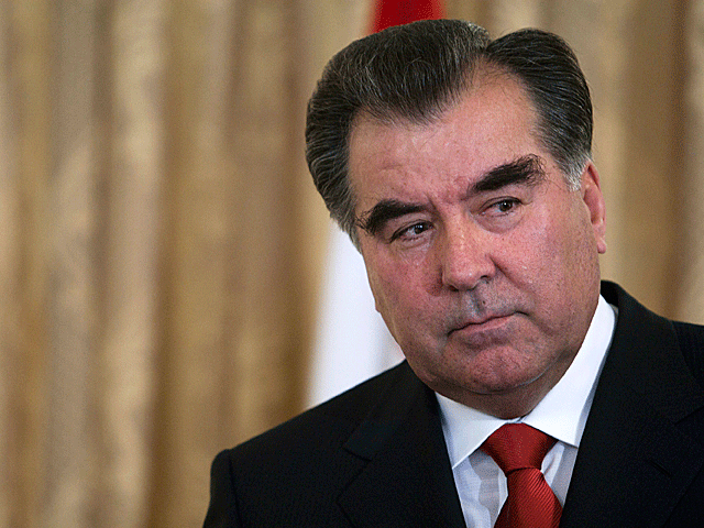 Президент Таджикистана считает, что стране нужны женщины-гинекологи