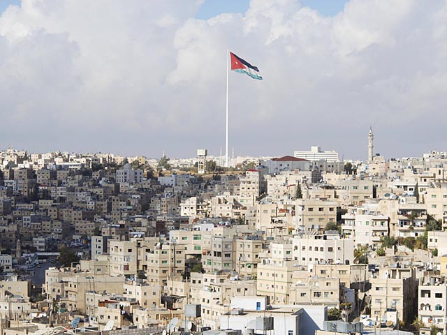Иордания осудила "снос иерусалимских мечетей", израильский посол покинул Амман
