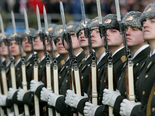 В РФ смогут призывать в армию молодых людей, которые уже отслужили в других странах