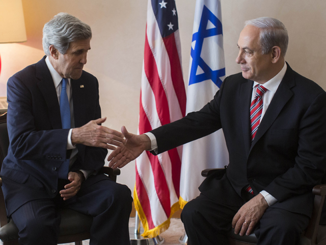 Госсекретарь США Джон Керри и премьер-министр Биньямин Нетаниягу. 08.04.2013