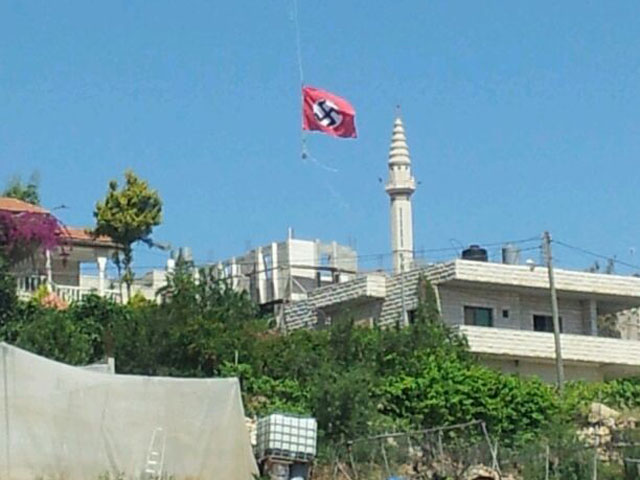 Нацистский флаг в арабской деревне Бейт-Умар