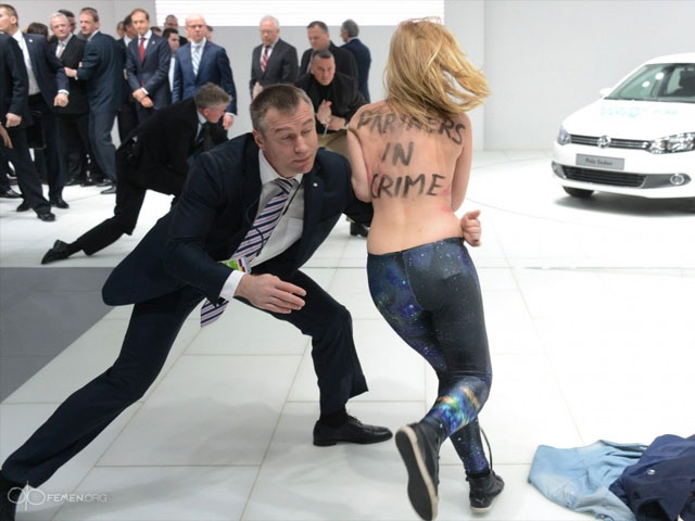 Акция FEMEN в Ганновере. 8 апреля 2013 года