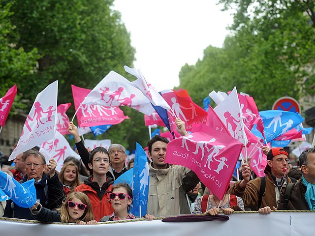 26 мая в Париже состоялась многочисленная демонстрация протеста против однополых браков