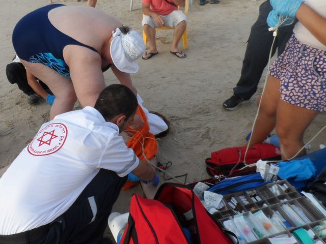 На пляже в Тель-Авиве утонула 37-летняя женщина